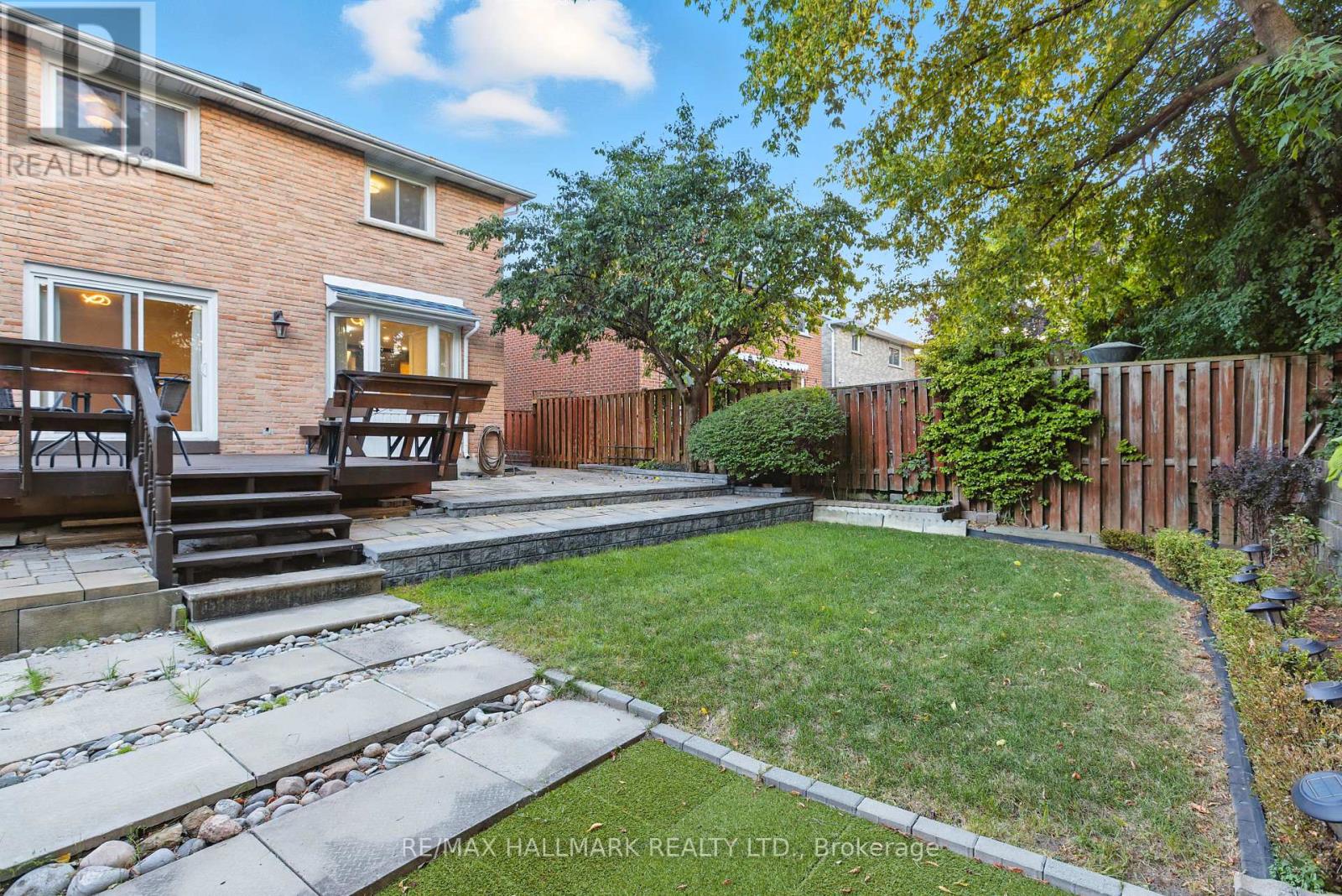 Photo 46 of 100 Eleanor Circle, Richmond Hill ON