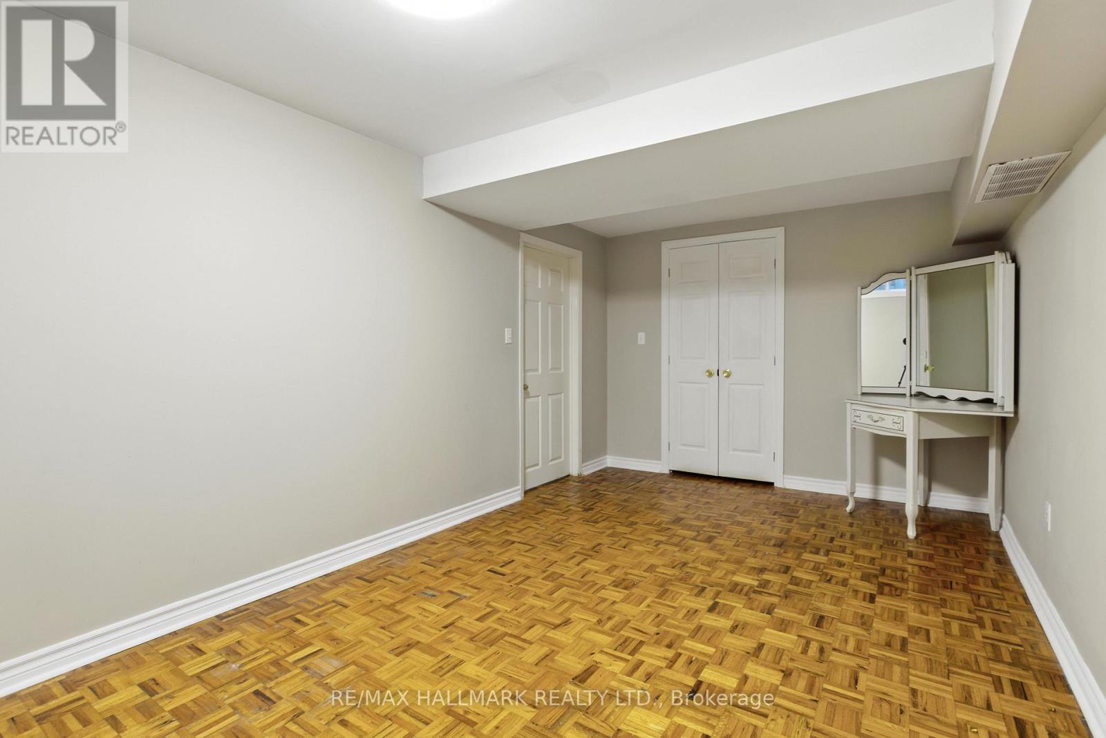 Photo 42 of 100 Eleanor Circle, Richmond Hill ON