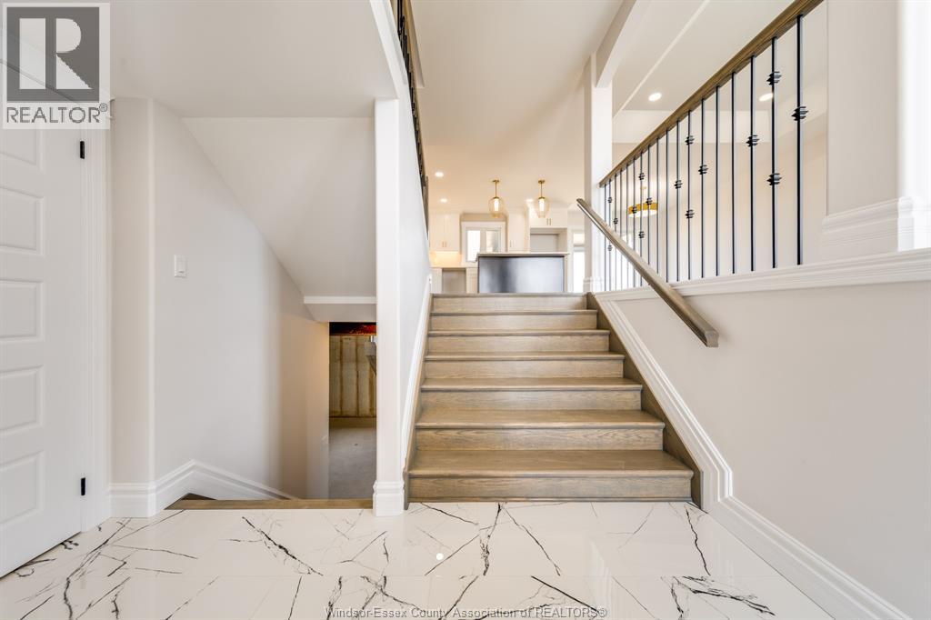 Photo 10 of 629 Summit Street, Lakeshore ON