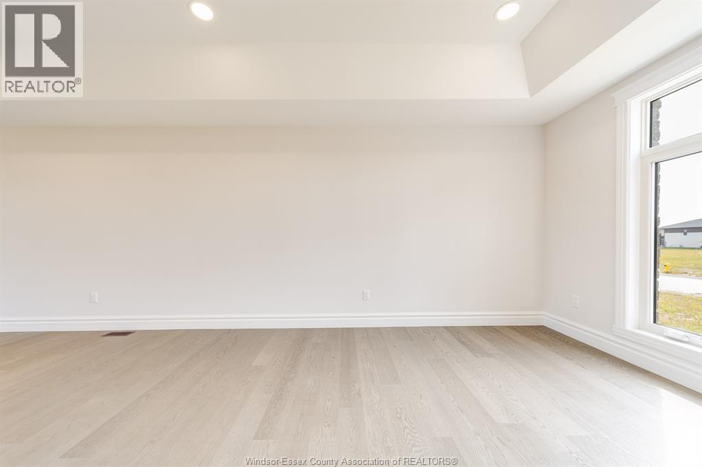 Photo 14 of 629 Summit Street, Lakeshore ON