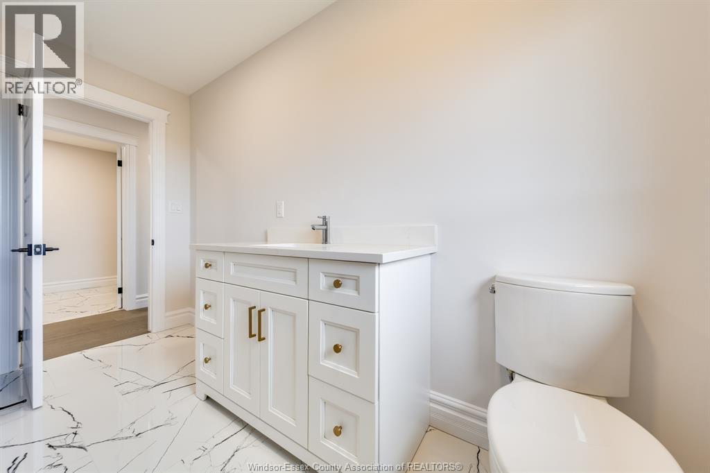 Photo 35 of 629 Summit Street, Lakeshore ON