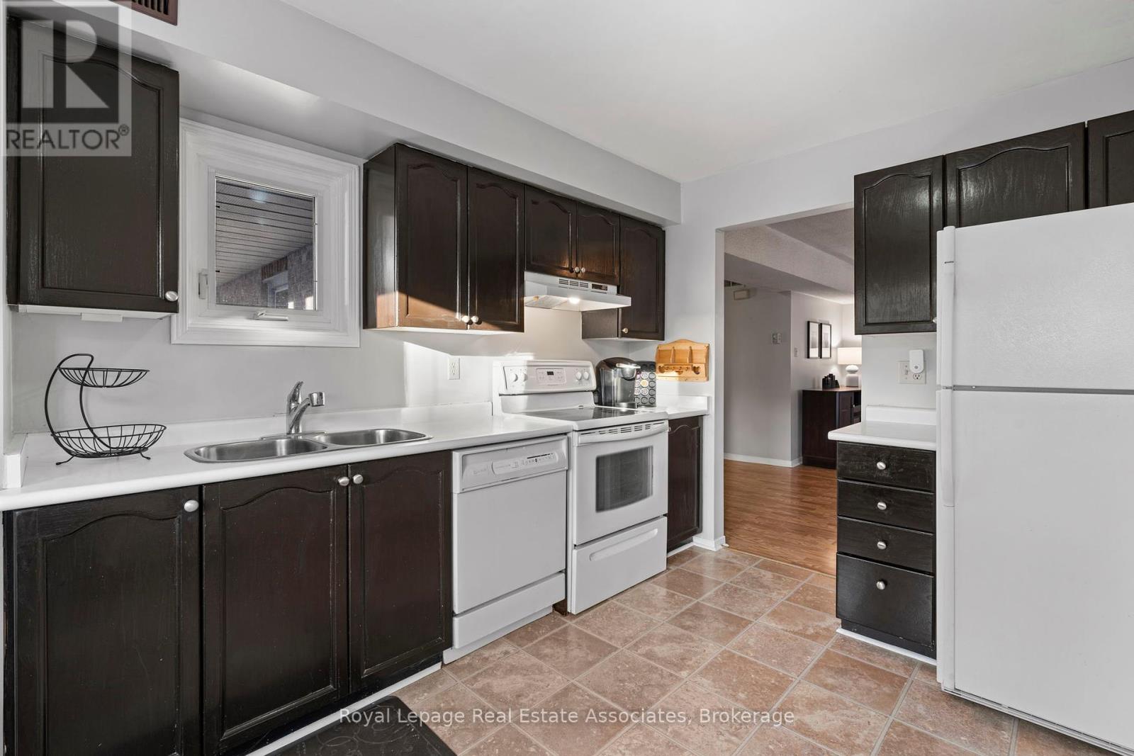 Photo 10 of 2 119 Dambrosio Drive, Barrie ON