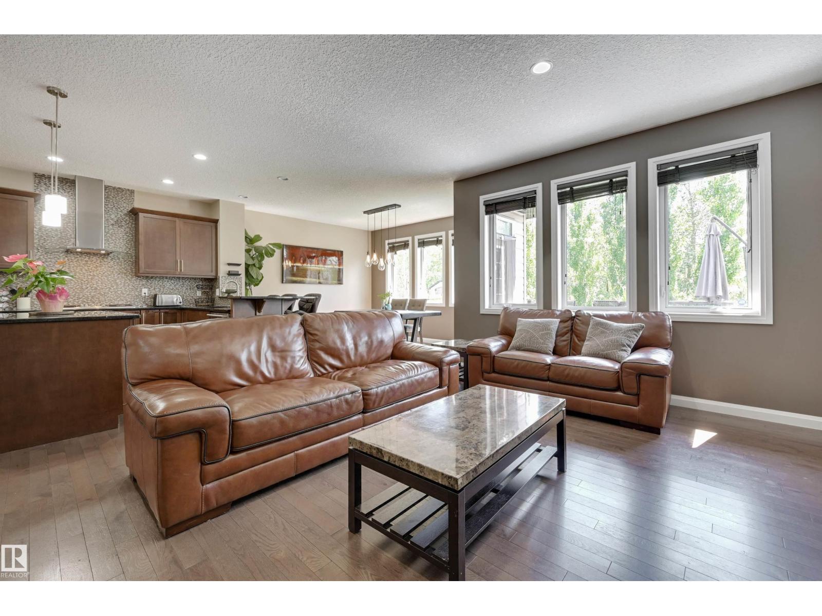 Photo 10 of 6127 175 Av Nw, Edmonton AB