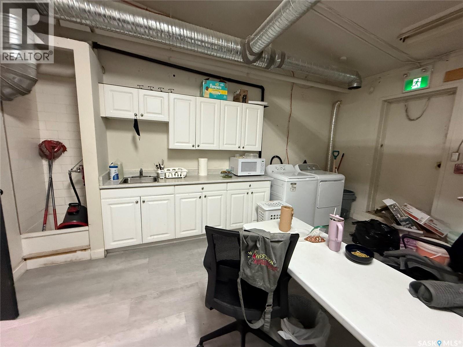 Photo 11 of 155 2nd Avenue, Saskatoon SK