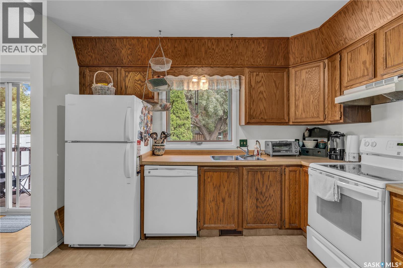 Photo 12 of Cres 110 Salemka Crescent, Regina SK