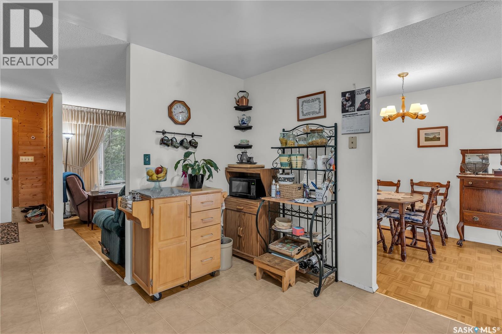 Photo 13 of Cres 110 Salemka Crescent, Regina SK