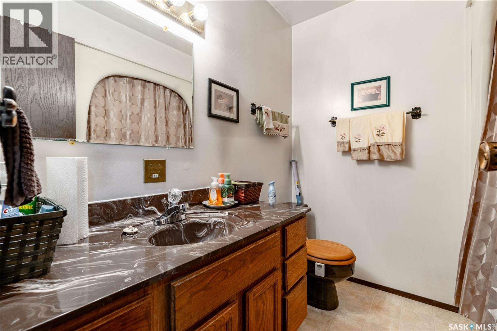 Photo 15 of Cres 110 Salemka Crescent, Regina SK