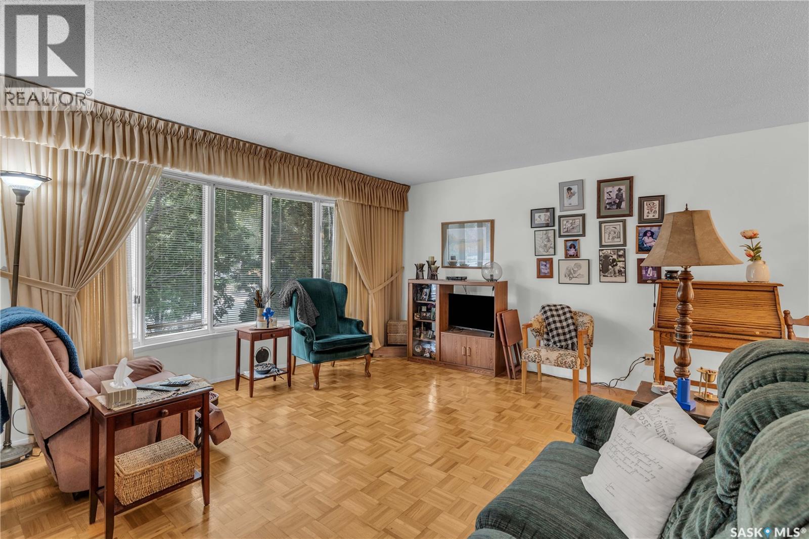 Photo 2 of Cres 110 Salemka Crescent, Regina SK