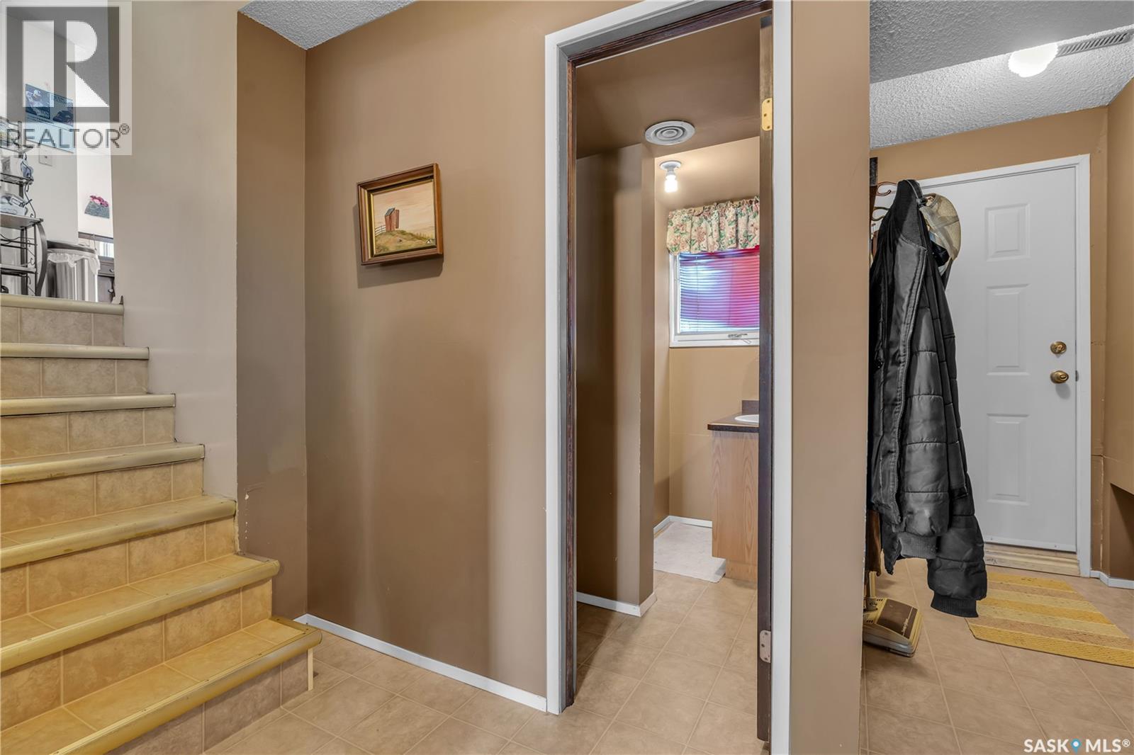 Photo 24 of Cres 110 Salemka Crescent, Regina SK