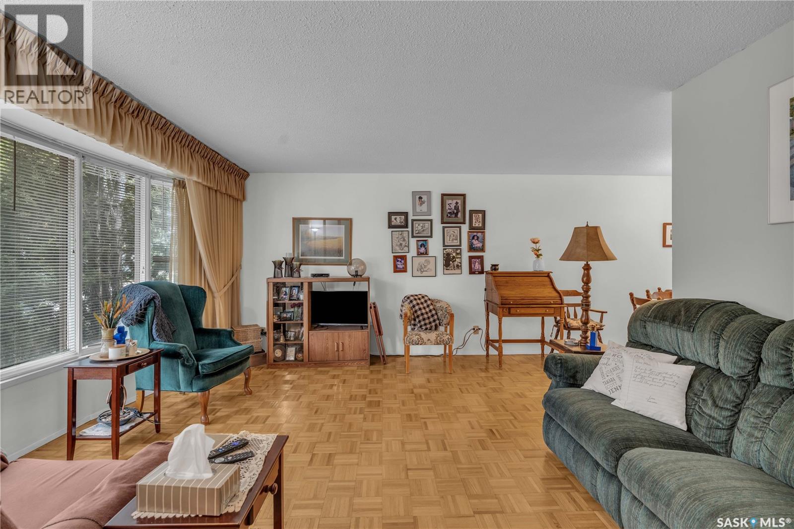 Photo 3 of Cres 110 Salemka Crescent, Regina SK