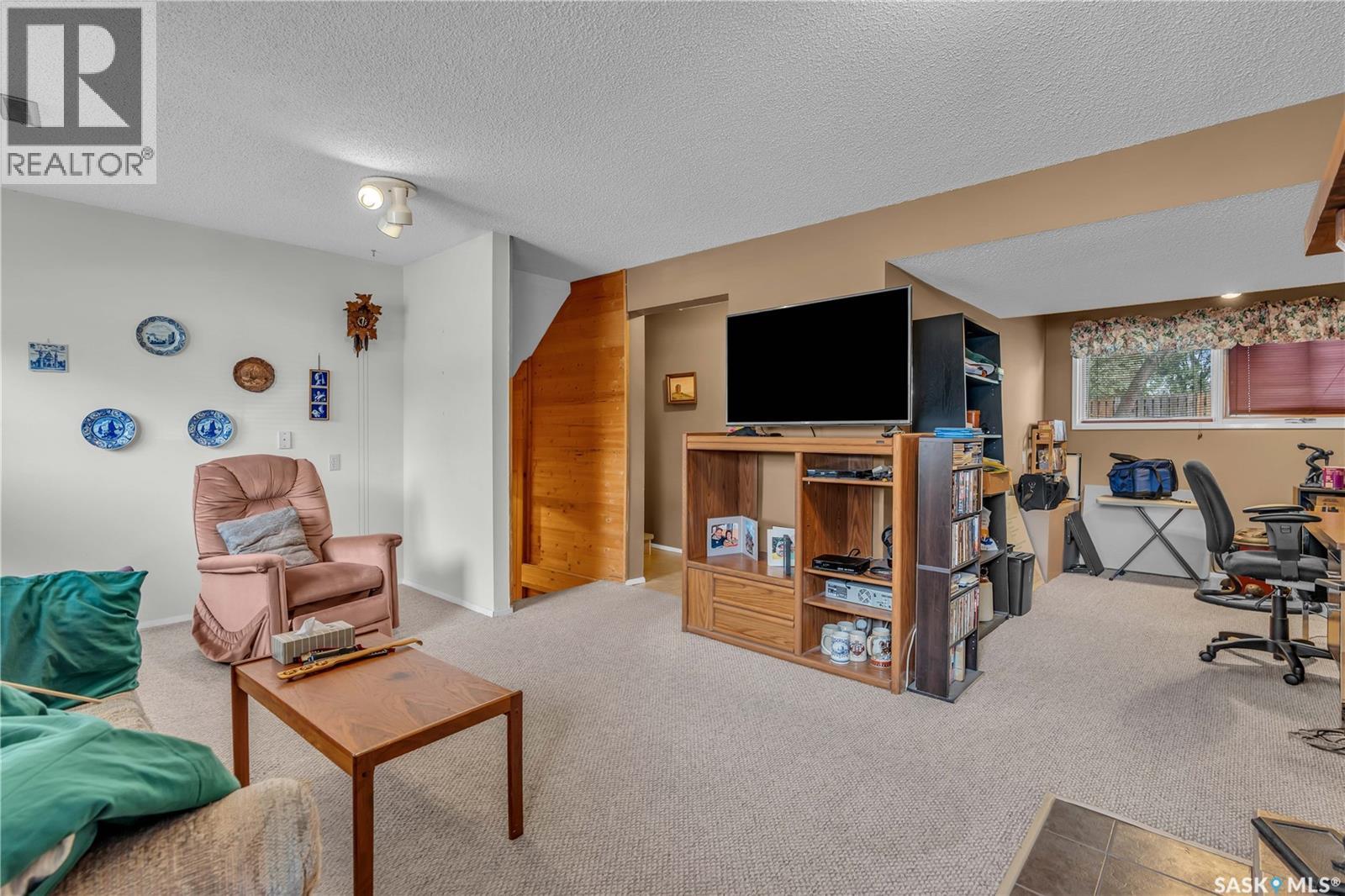 Photo 30 of Cres 110 Salemka Crescent, Regina SK