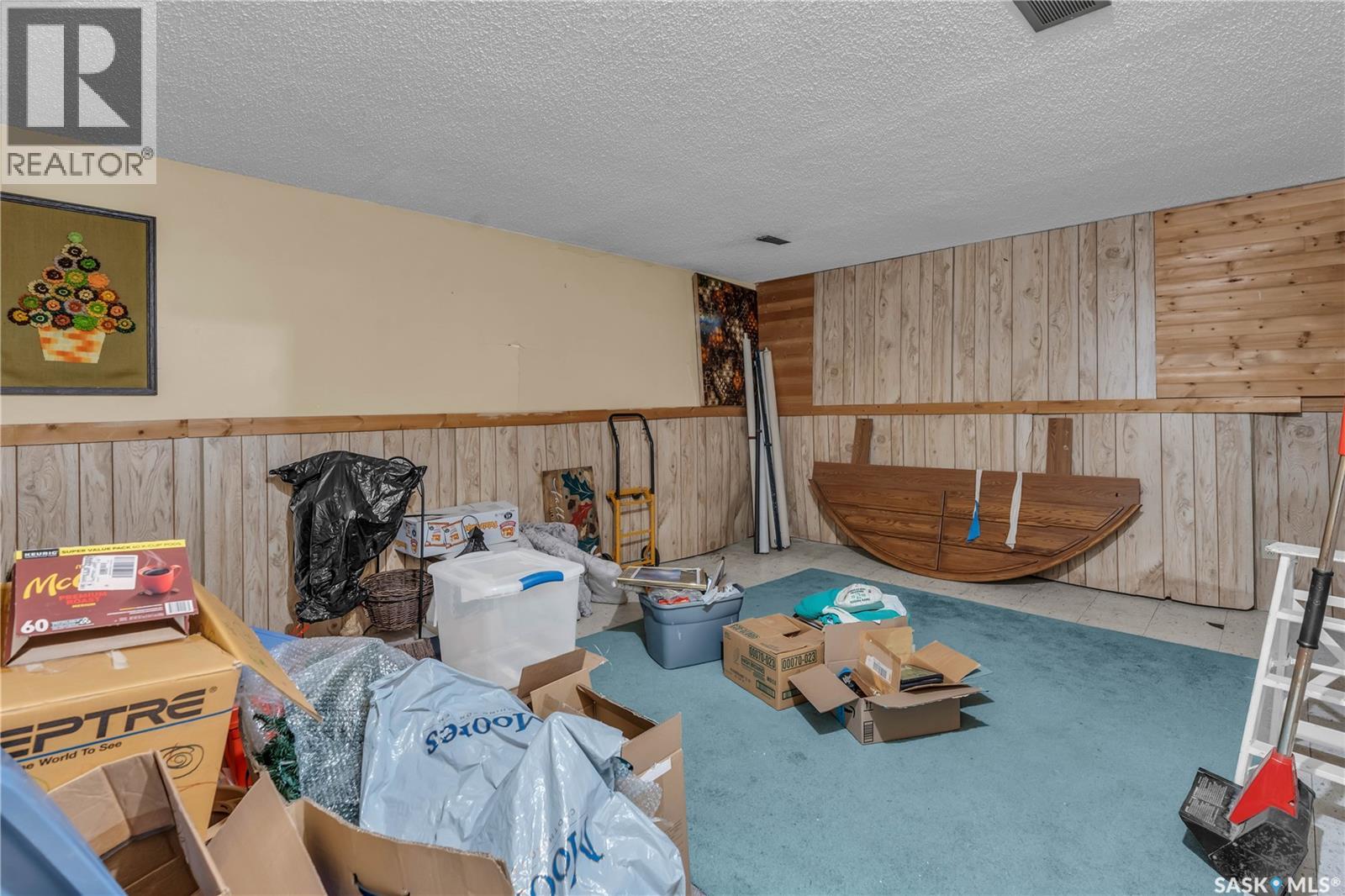 Photo 33 of Cres 110 Salemka Crescent, Regina SK
