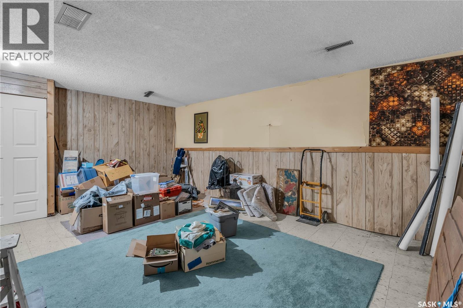 Photo 34 of Cres 110 Salemka Crescent, Regina SK