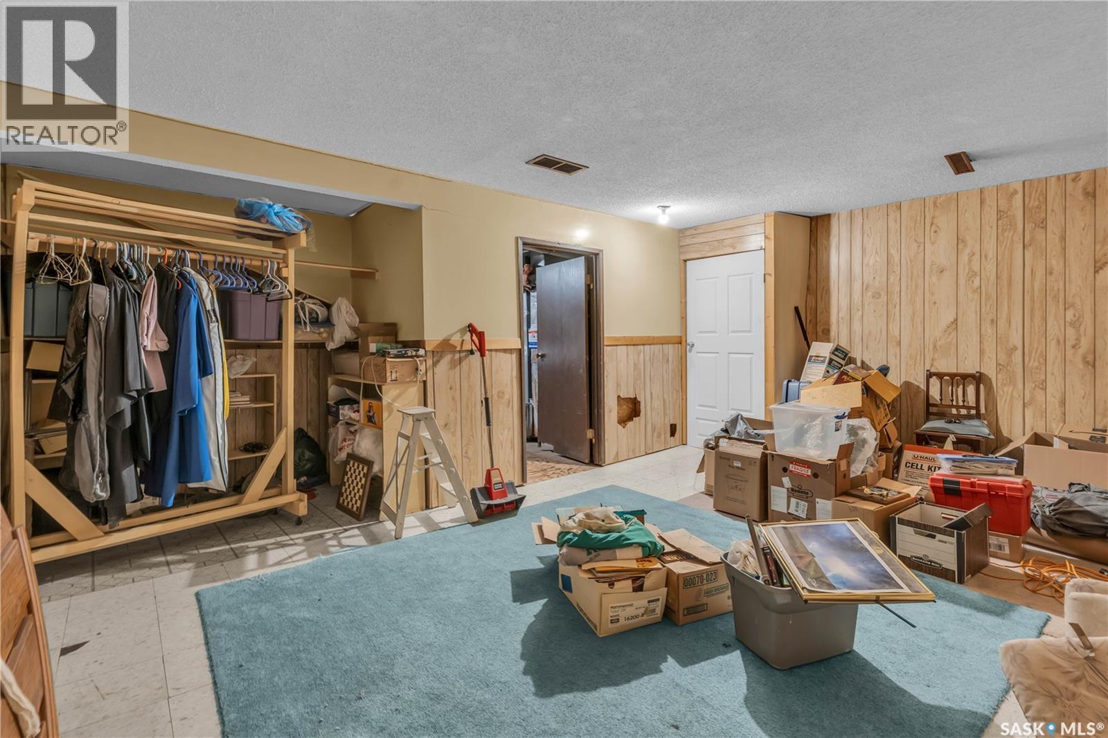 Photo 35 of Cres 110 Salemka Crescent, Regina SK