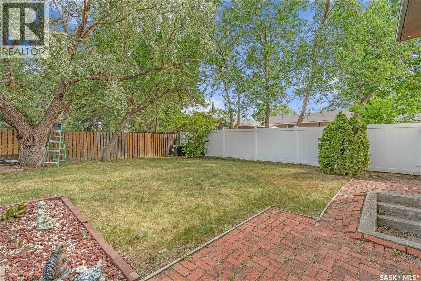 Photo 39 of Cres 110 Salemka Crescent, Regina SK