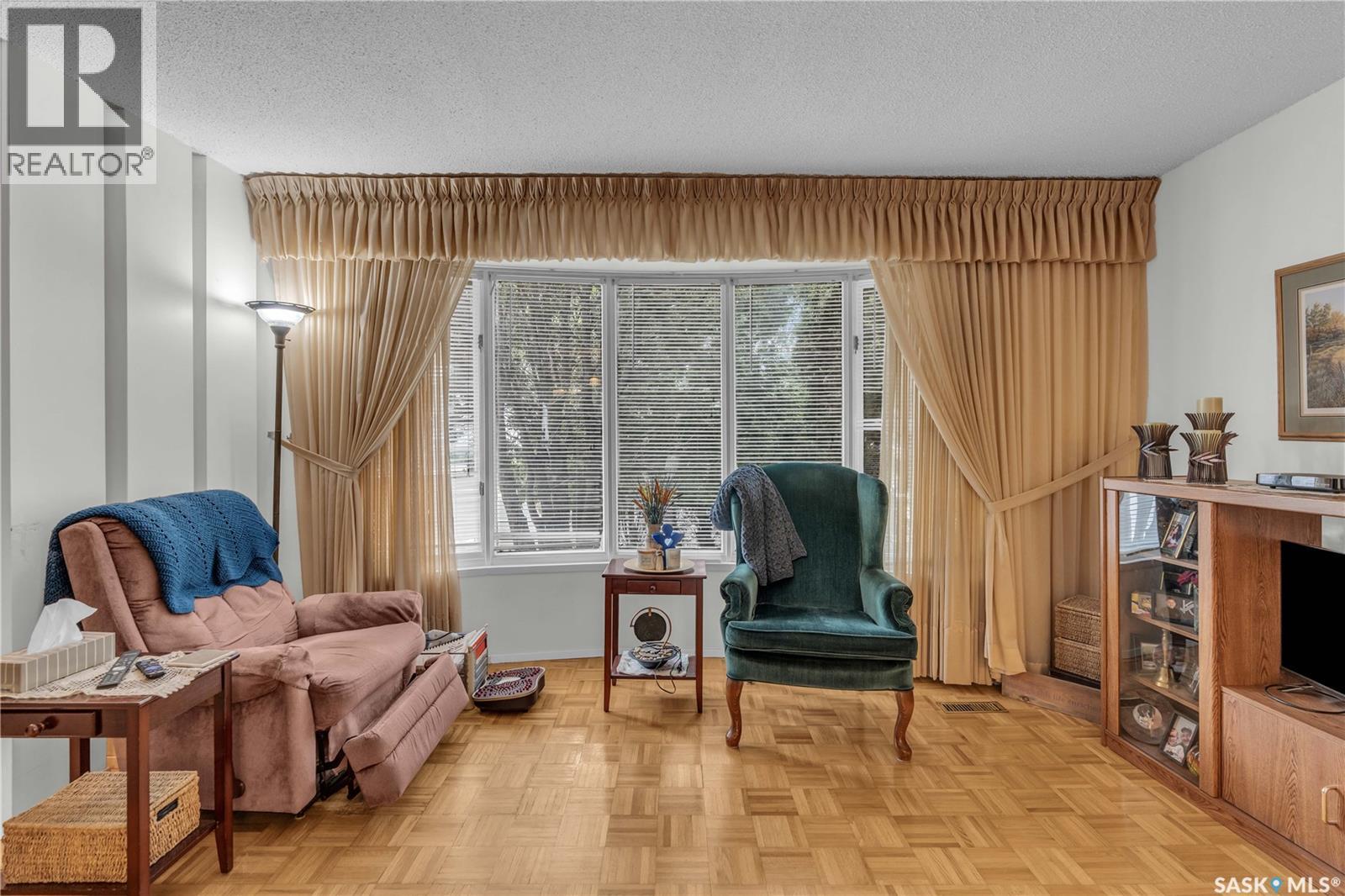 Photo 4 of Cres 110 Salemka Crescent, Regina SK