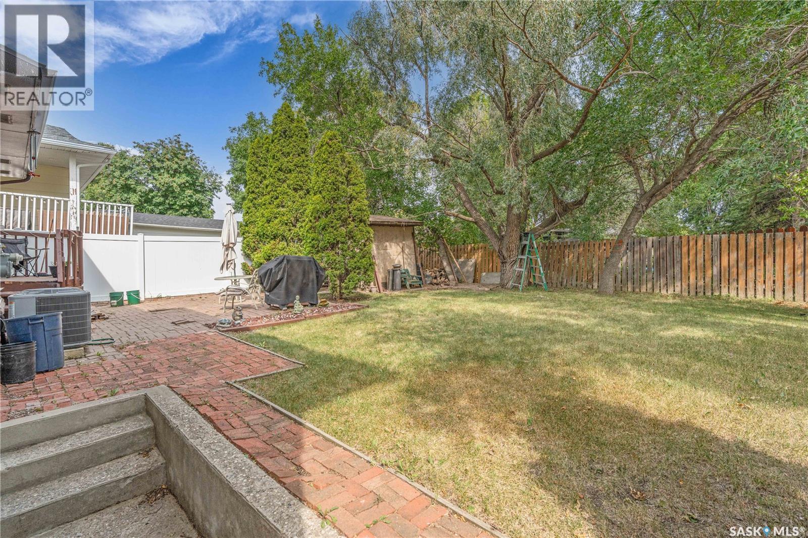 Photo 40 of Cres 110 Salemka Crescent, Regina SK