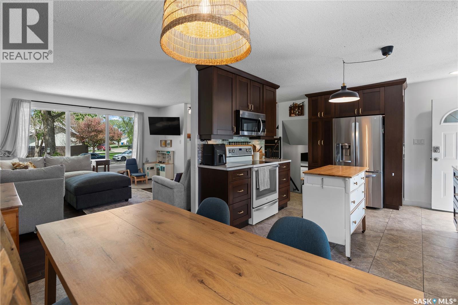 Photo 11 of 24 French Crescent, Regina SK