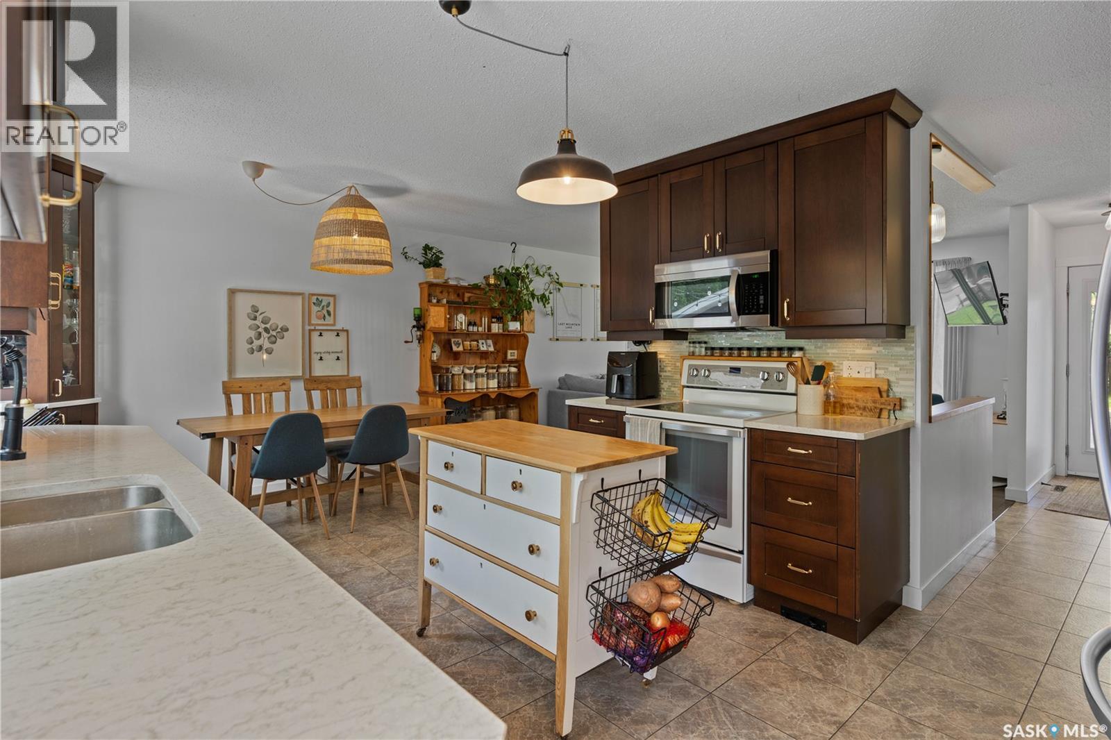 Photo 15 of 24 French Crescent, Regina SK
