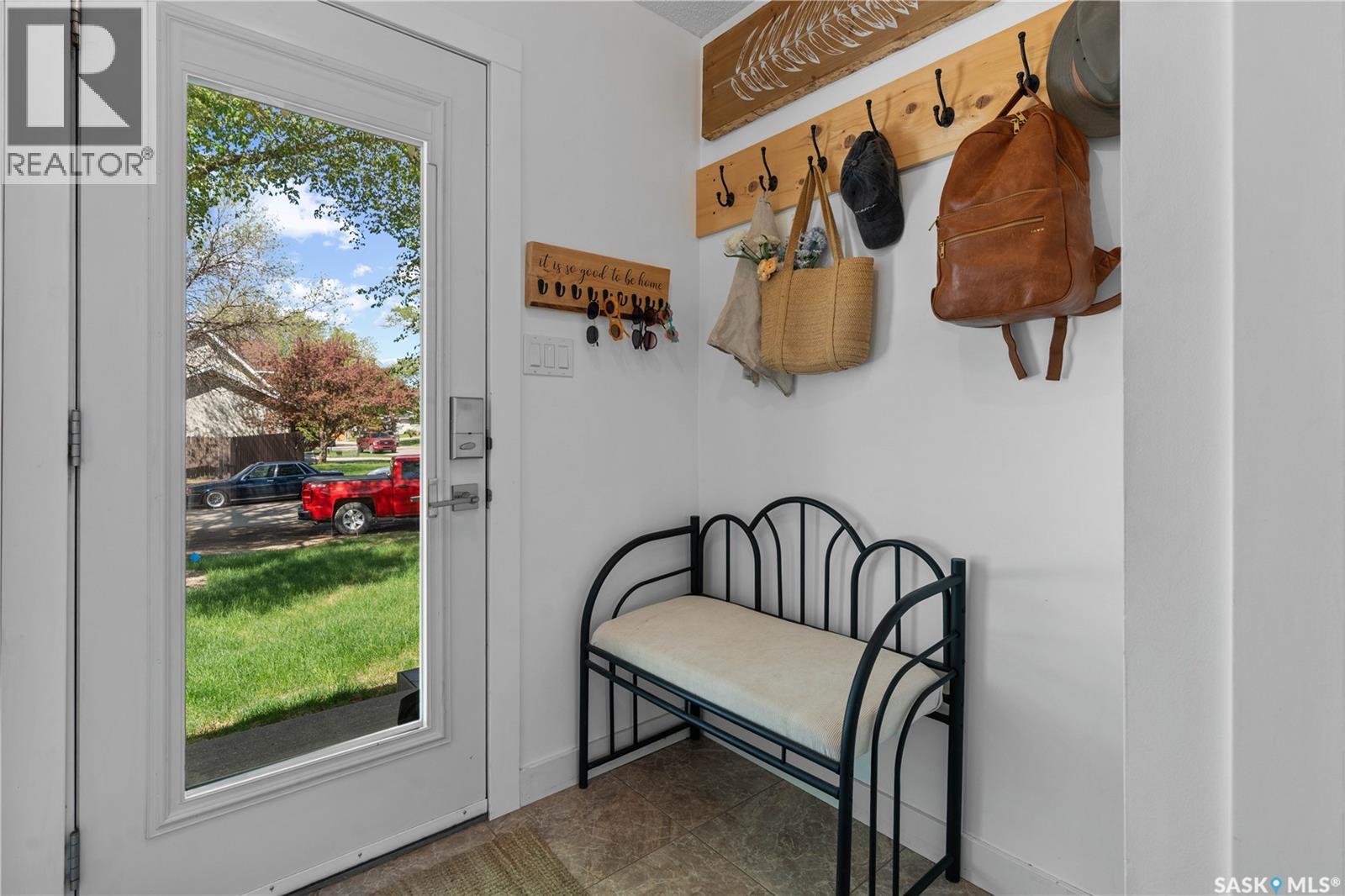 Photo 3 of 24 French Crescent, Regina SK