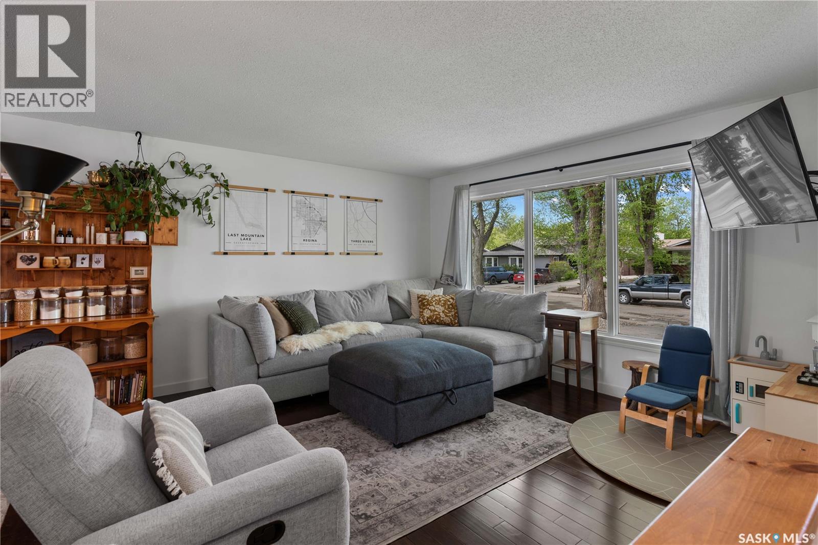Photo 6 of 24 French Crescent, Regina SK