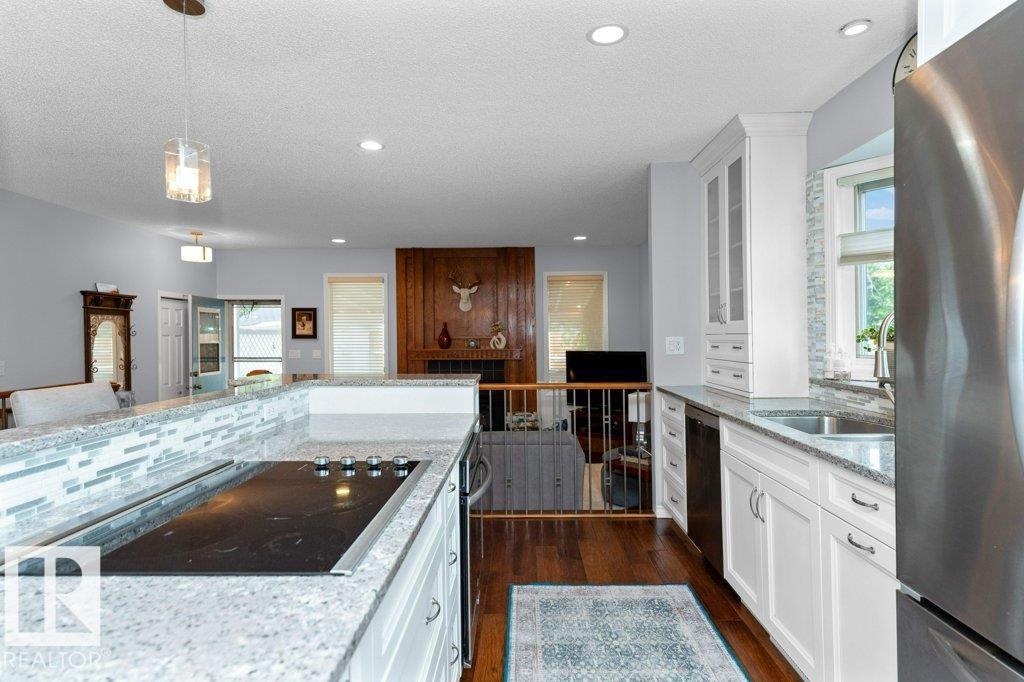 Photo 13 of 18747 80 Av Nw, Edmonton AB