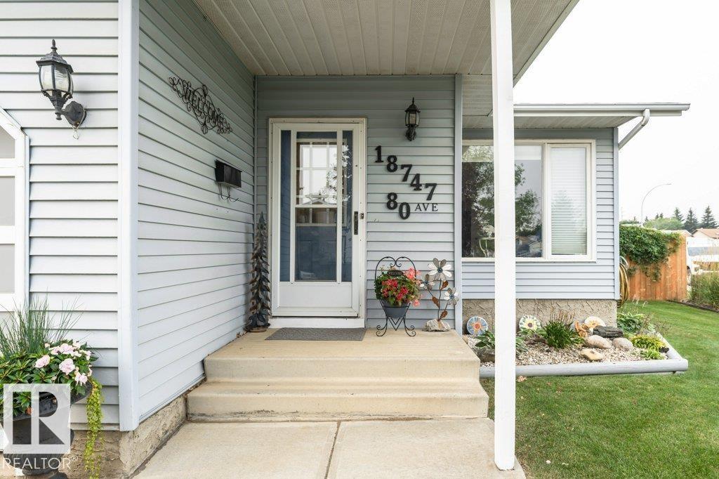 Photo 3 of 18747 80 Av Nw, Edmonton AB