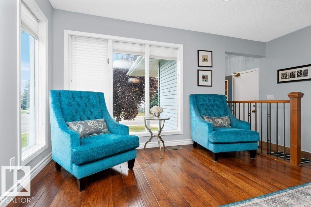 Photo 9 of 18747 80 Av Nw, Edmonton AB