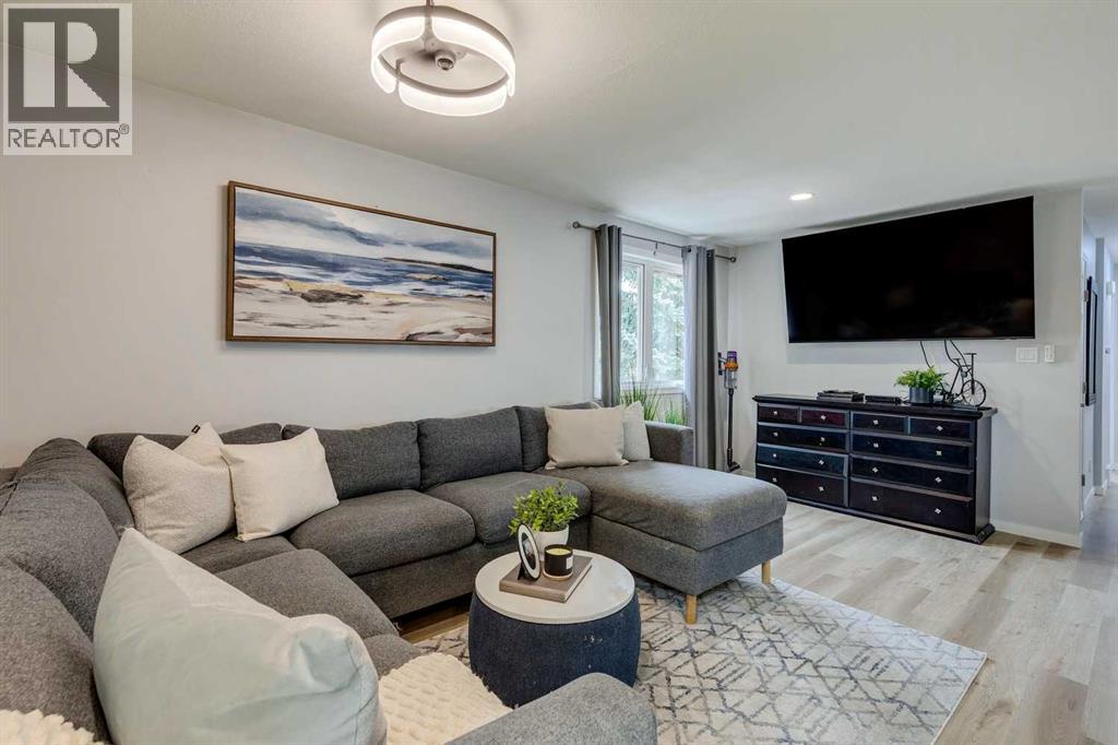 Photo 5 of 3456 31 A Avenue Se, Calgary AB