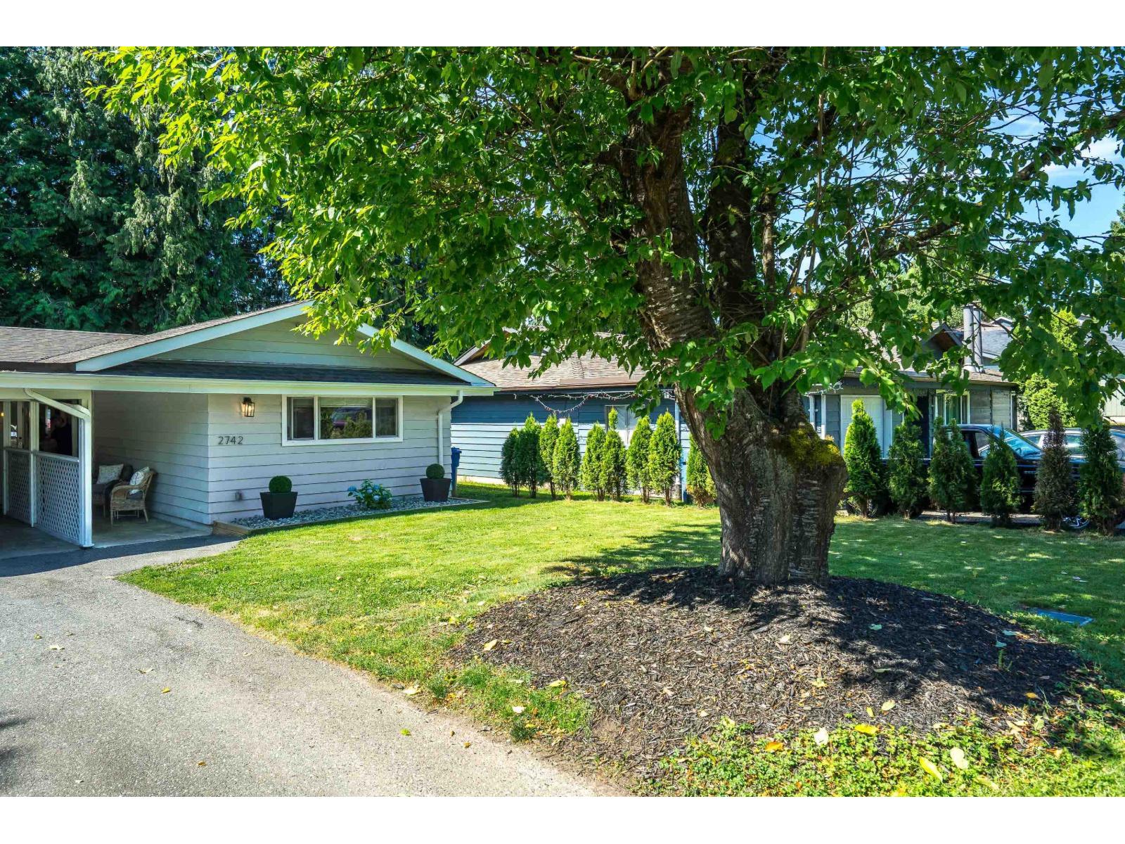 Photo 3 of 2742 Sandon Drive, Abbotsford BC