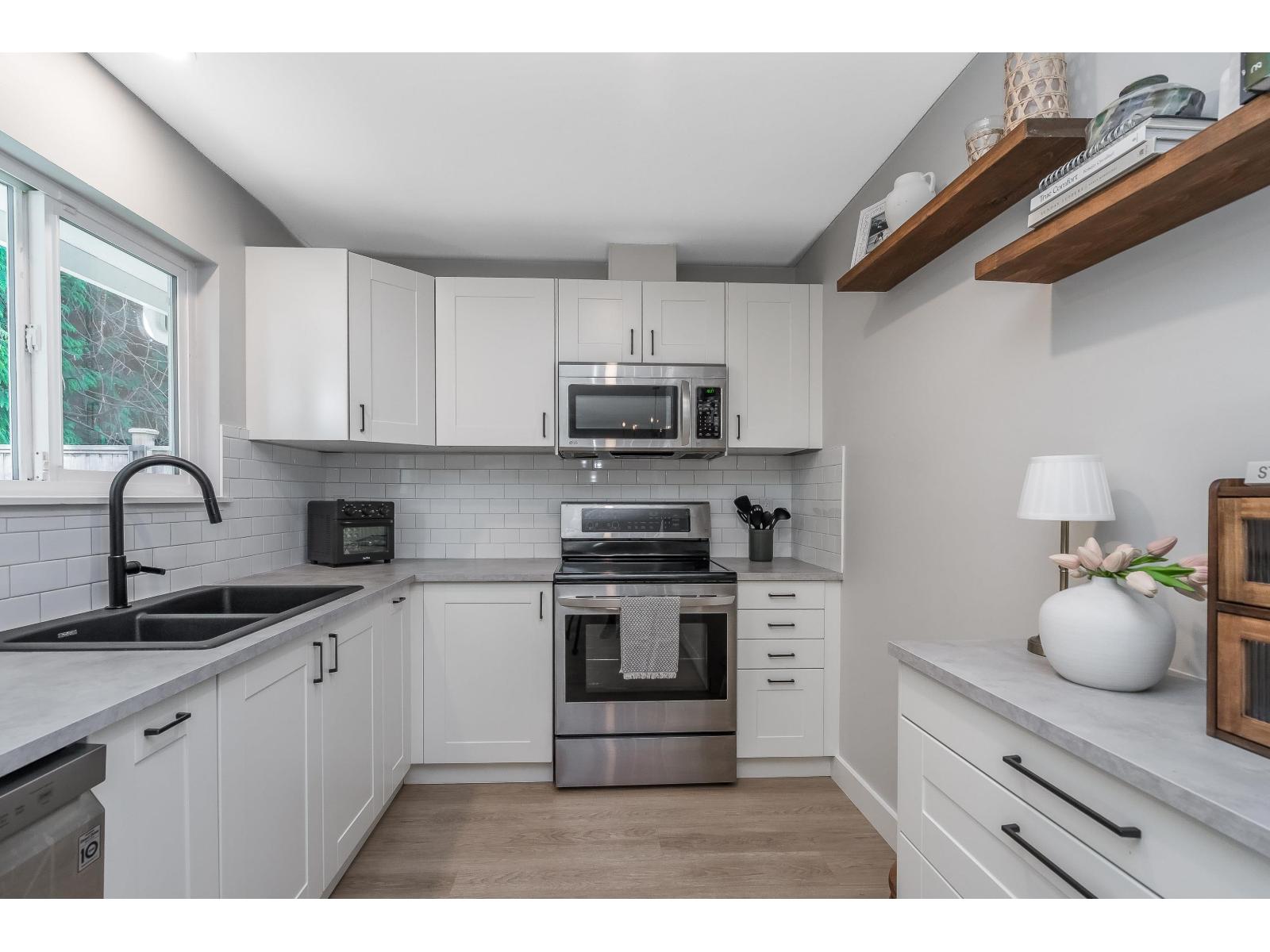 Photo 11 of 2742 Sandon Drive, Abbotsford BC