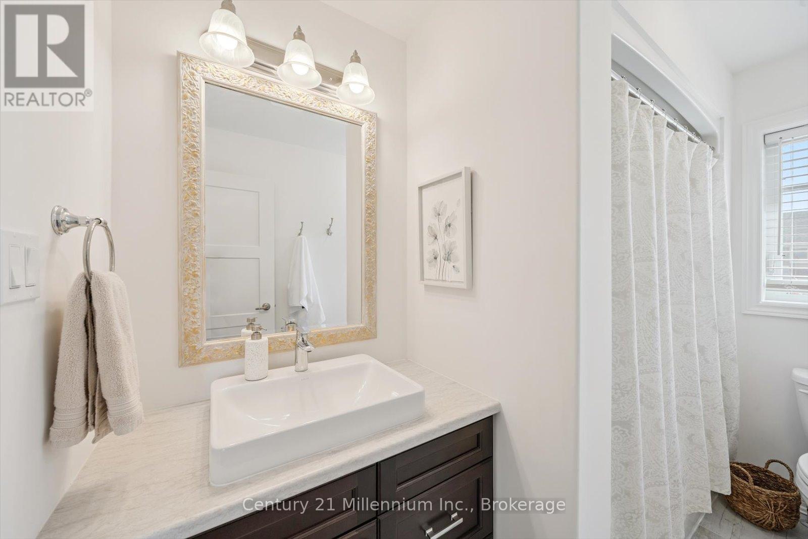 Photo 36 of 17 Bassett Street, Collingwood ON