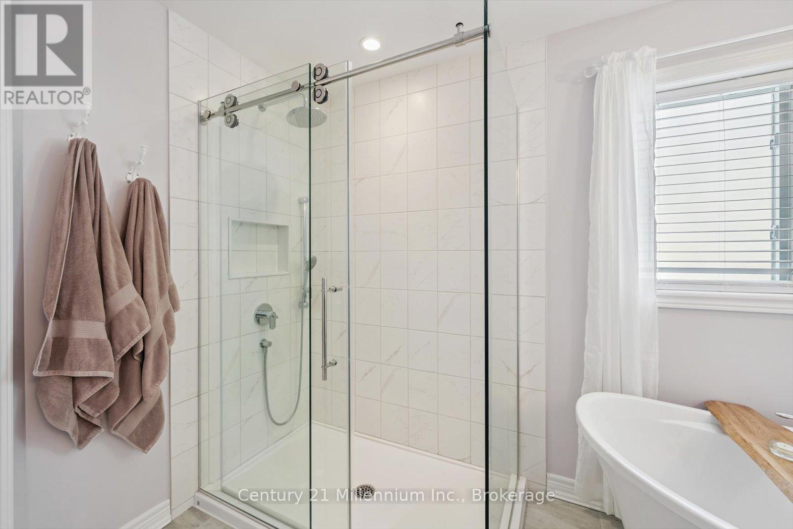 Photo 32 of 17 Bassett Street, Collingwood ON