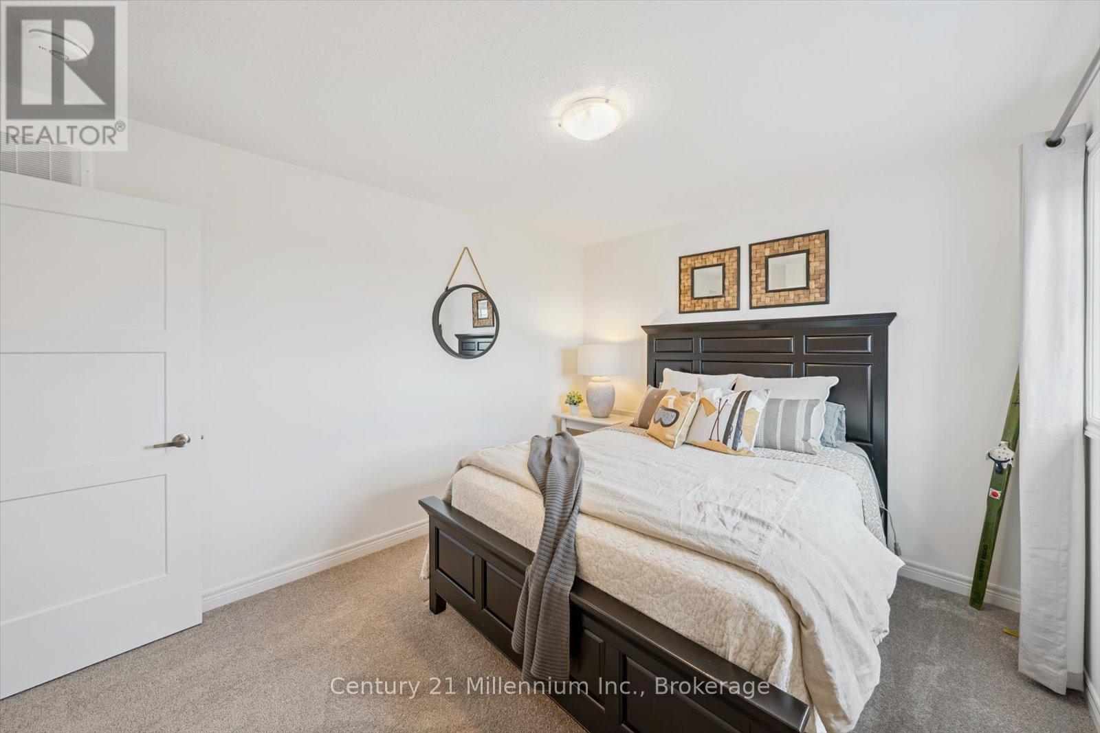 Photo 34 of 17 Bassett Street, Collingwood ON