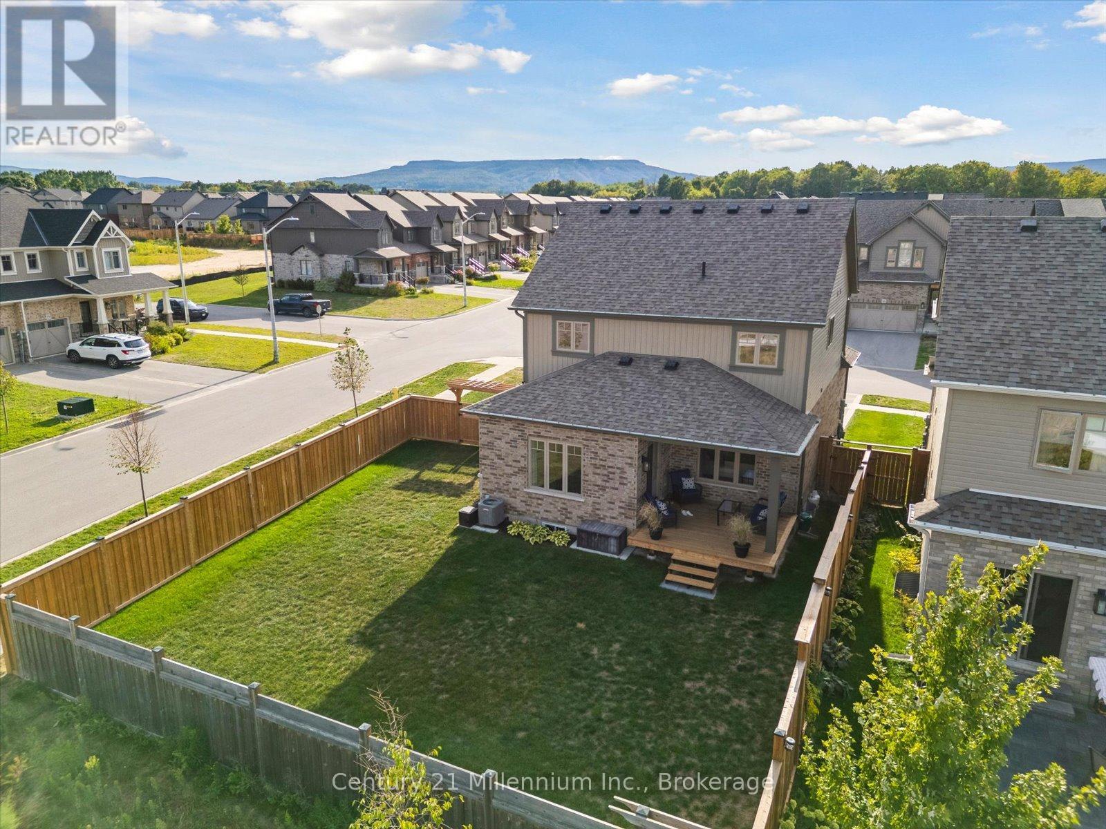 Photo 45 of 17 Bassett Street, Collingwood ON