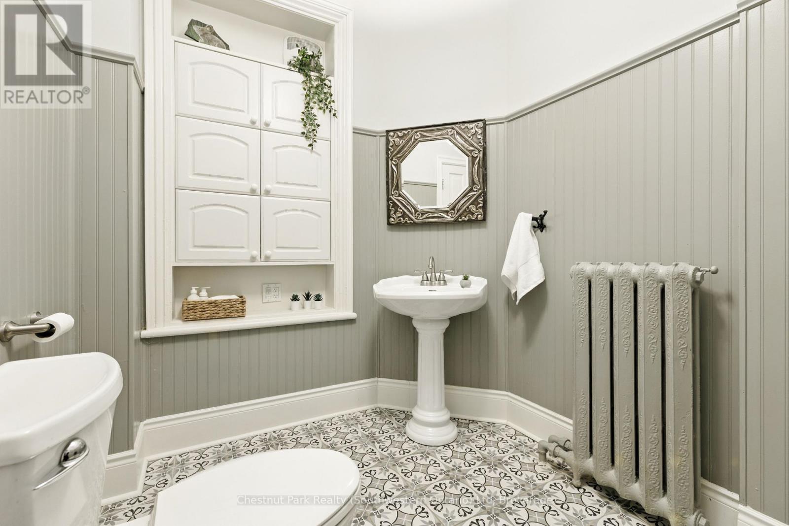 Photo 21 of 76 Queen Street, Guelph ON
