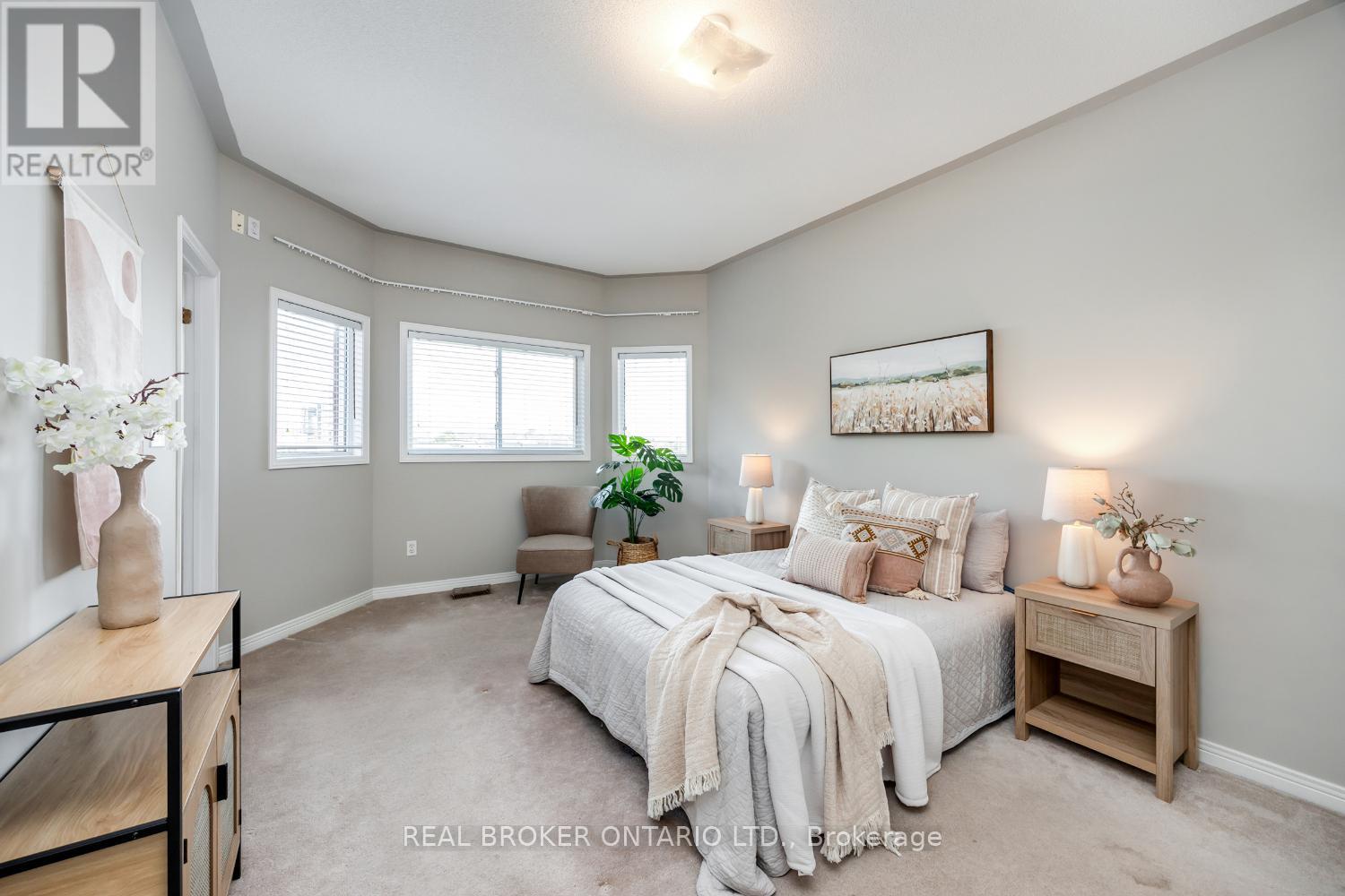 Photo 19 of 69 Padfield Drive, Clarington ON