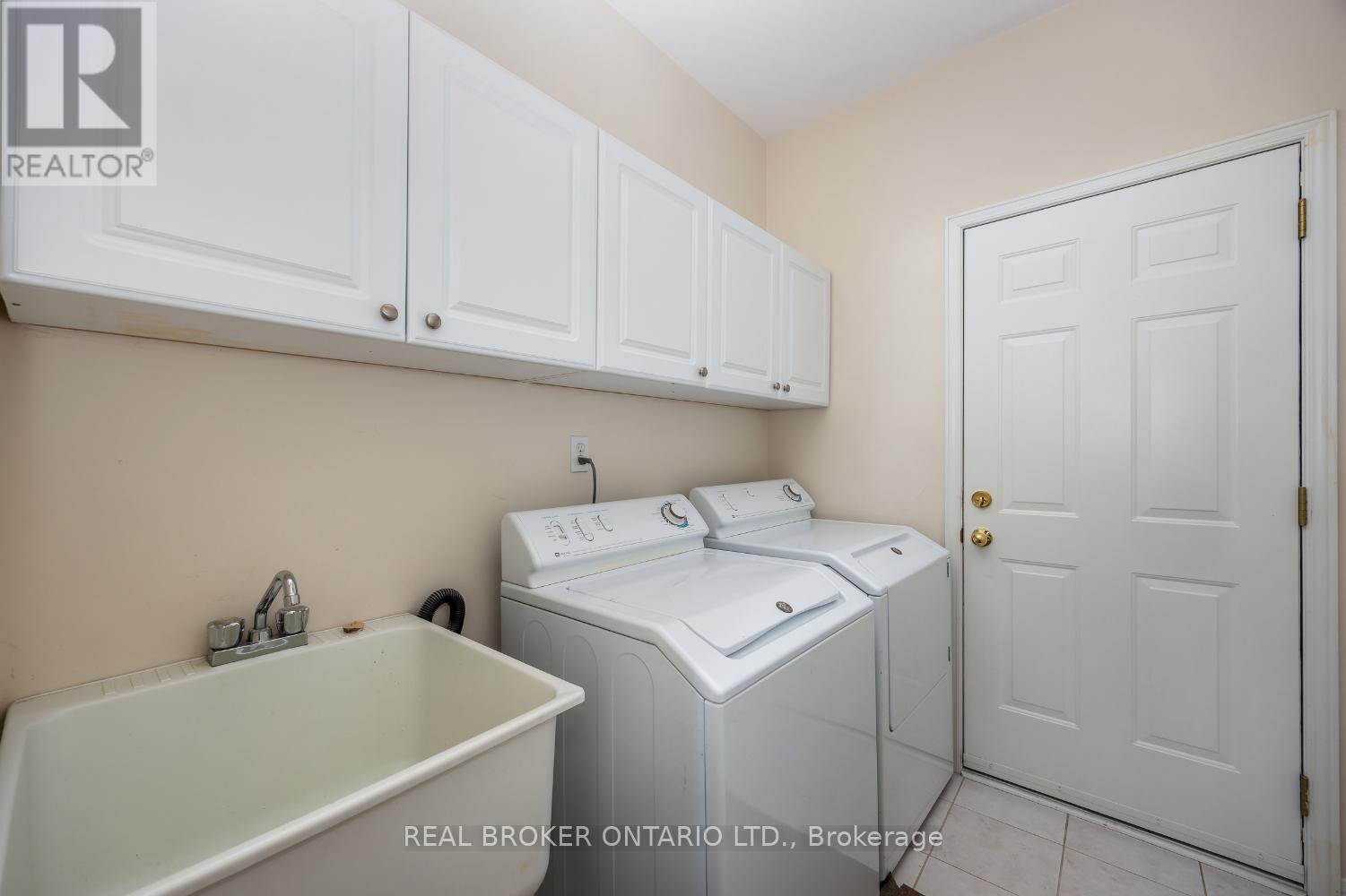 Photo 17 of 69 Padfield Drive, Clarington ON