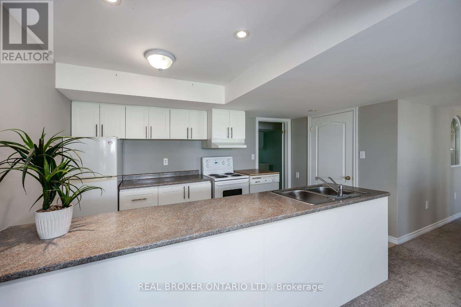 Photo 31 of 69 Padfield Drive, Clarington ON