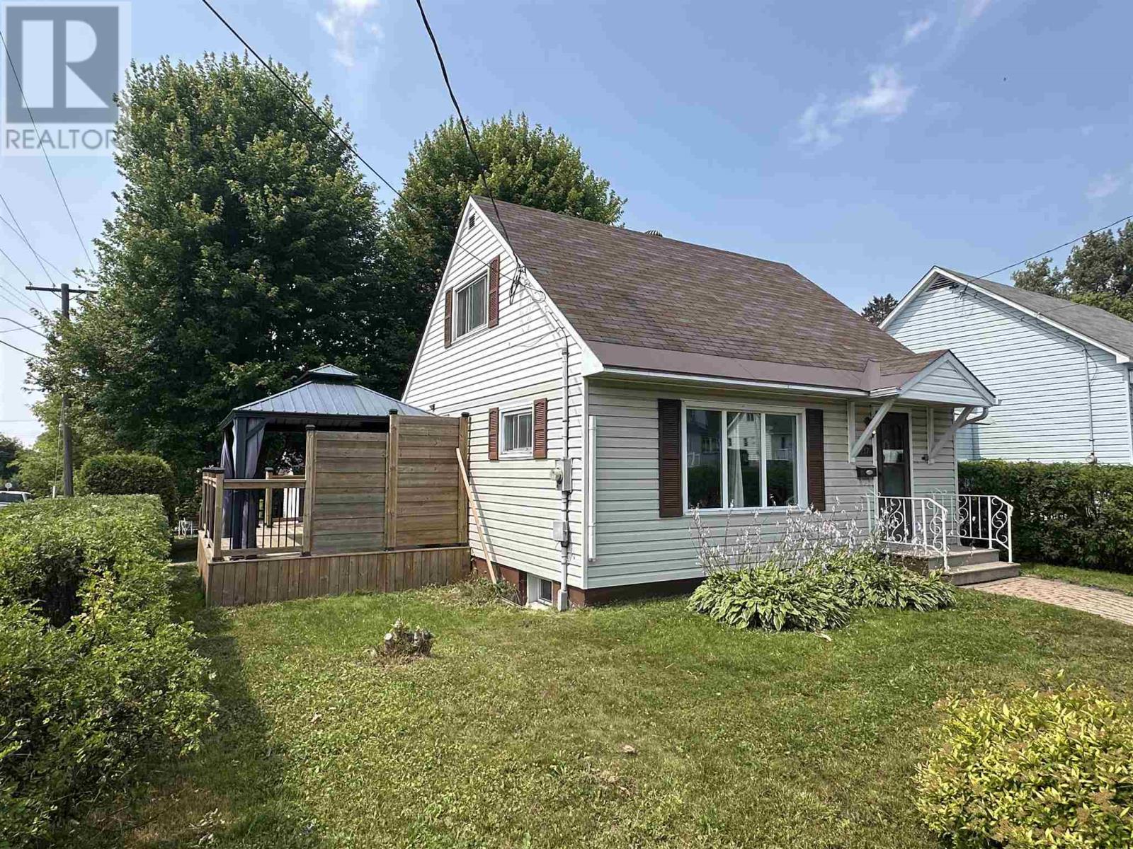 Photo 2 of 237 Spruce St, Sault Ste Marie ON
