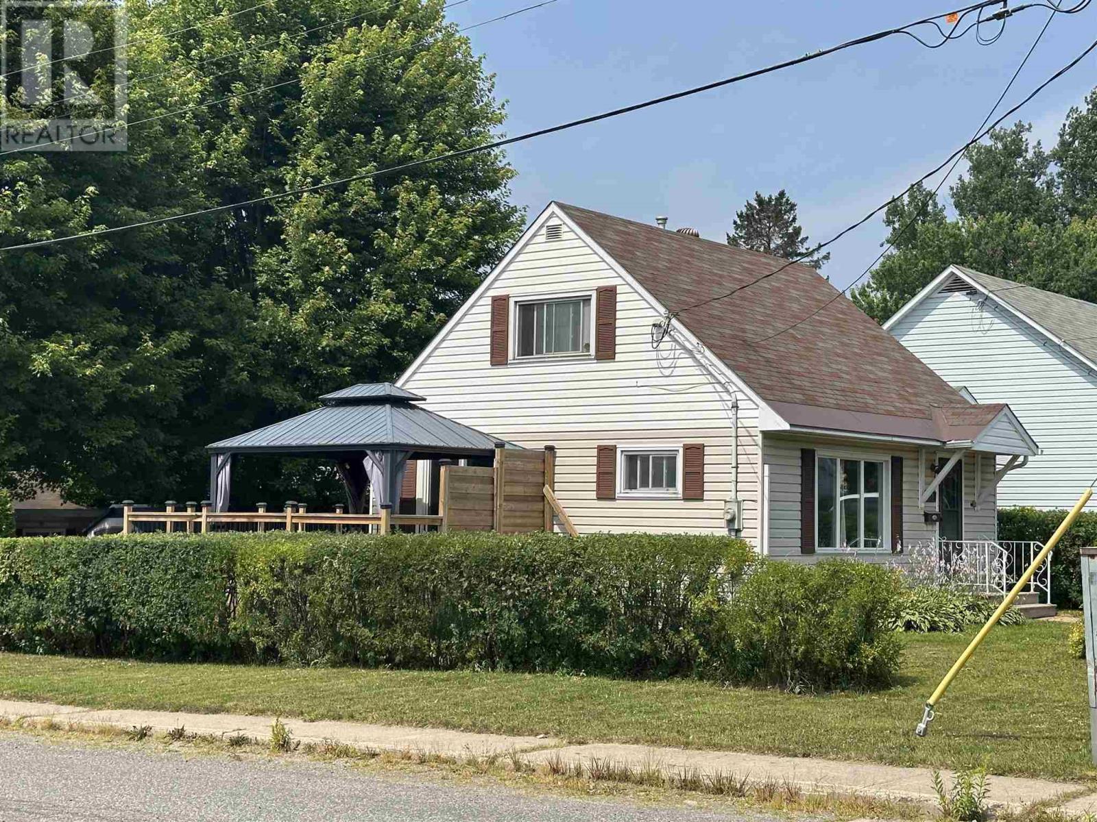 Photo 3 of 237 Spruce St, Sault Ste Marie ON