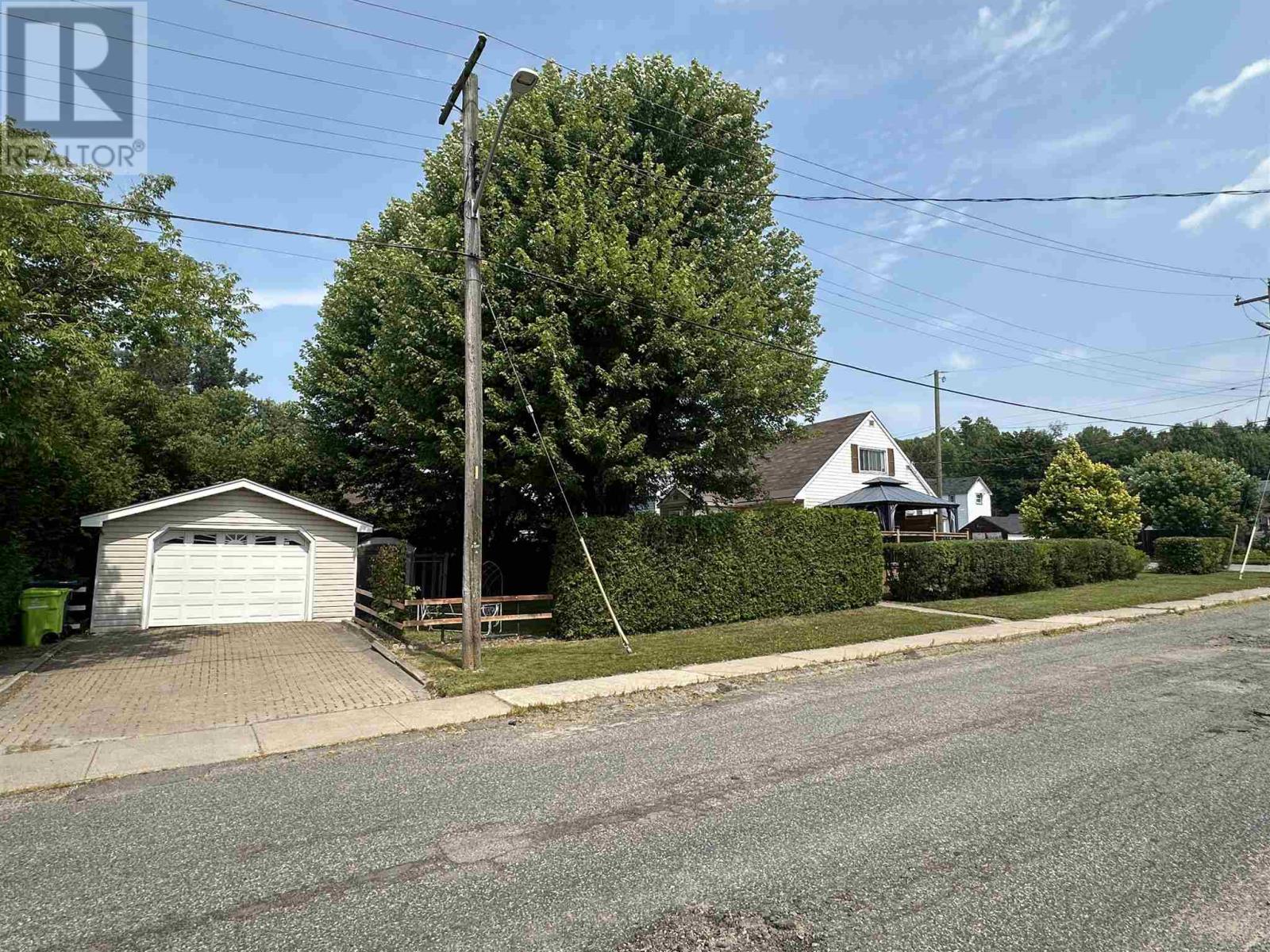 Photo 5 of 237 Spruce St, Sault Ste Marie ON