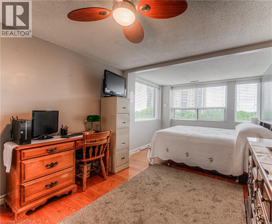 Photo 14 of 20 Ellen Street E Unit 611, Kitchener ON