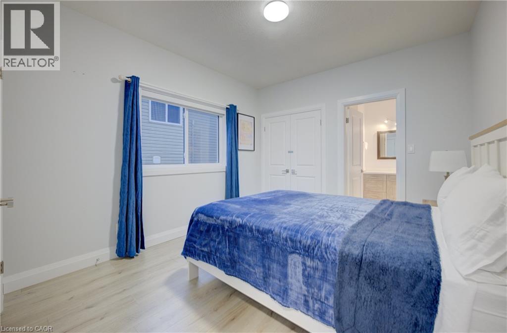 Photo 11 of 202 Fifth Avenue, Kitchener ON