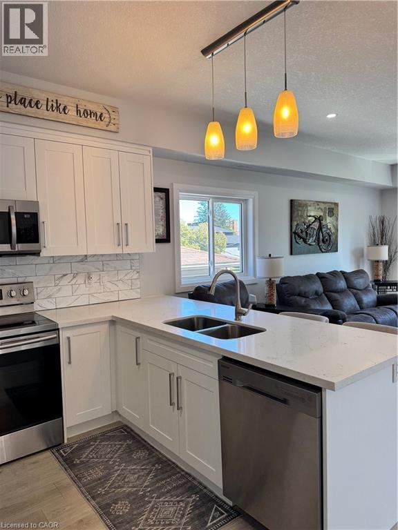 Photo 17 of 202 Fifth Avenue, Kitchener ON