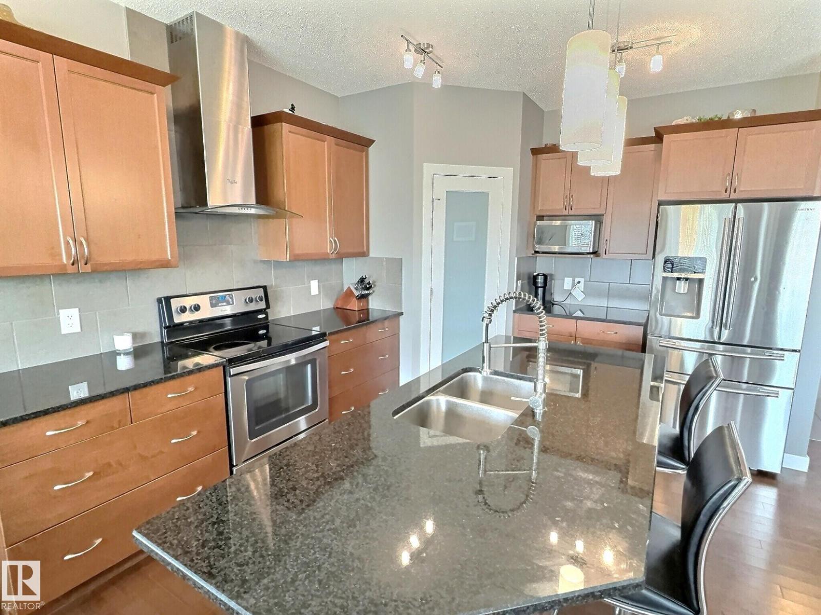 Photo 5 of 21703 80 Av Nw, Edmonton AB