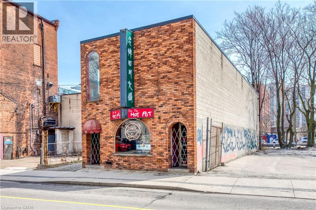 Photo 3 of 11 Walnut Street S, Hamilton ON