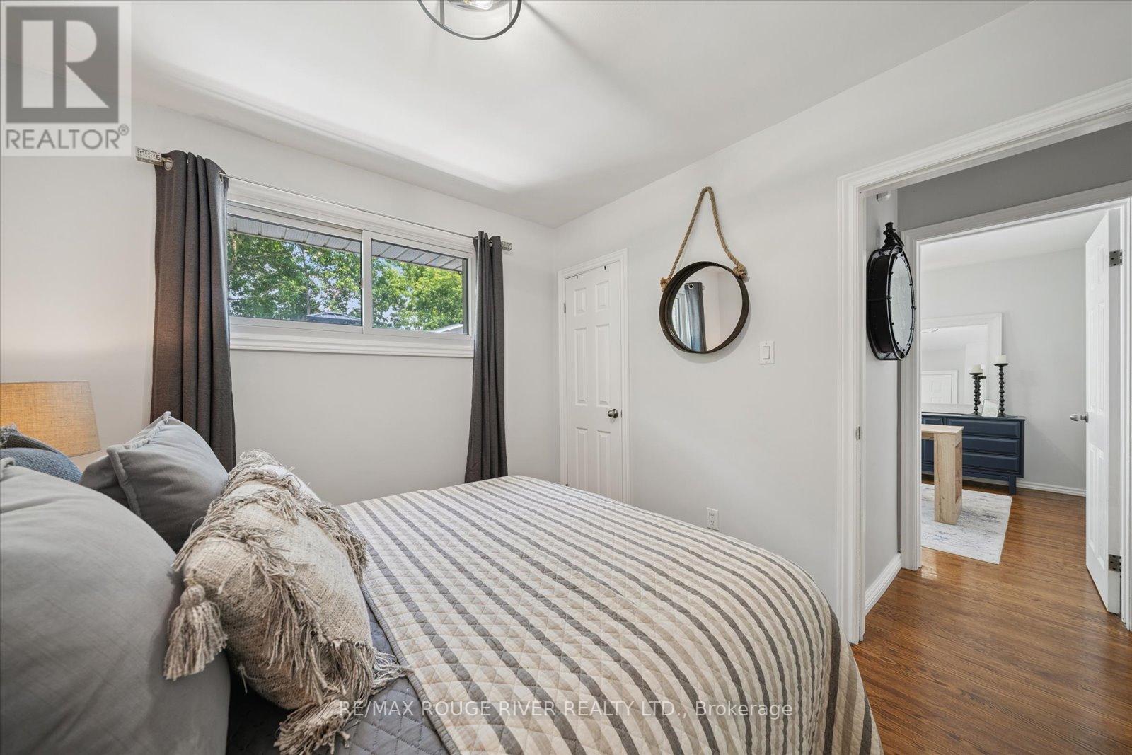 Photo 18 of 630 Athol Street E, Oshawa ON