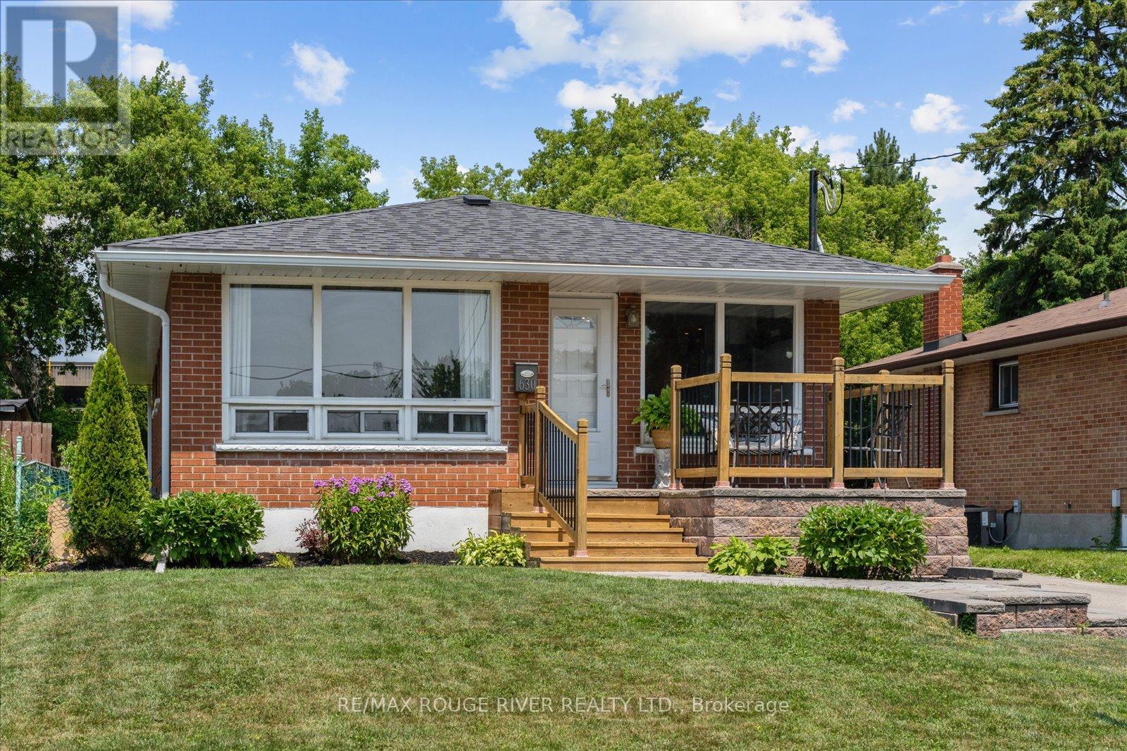 Photo 2 of 630 Athol Street E, Oshawa ON