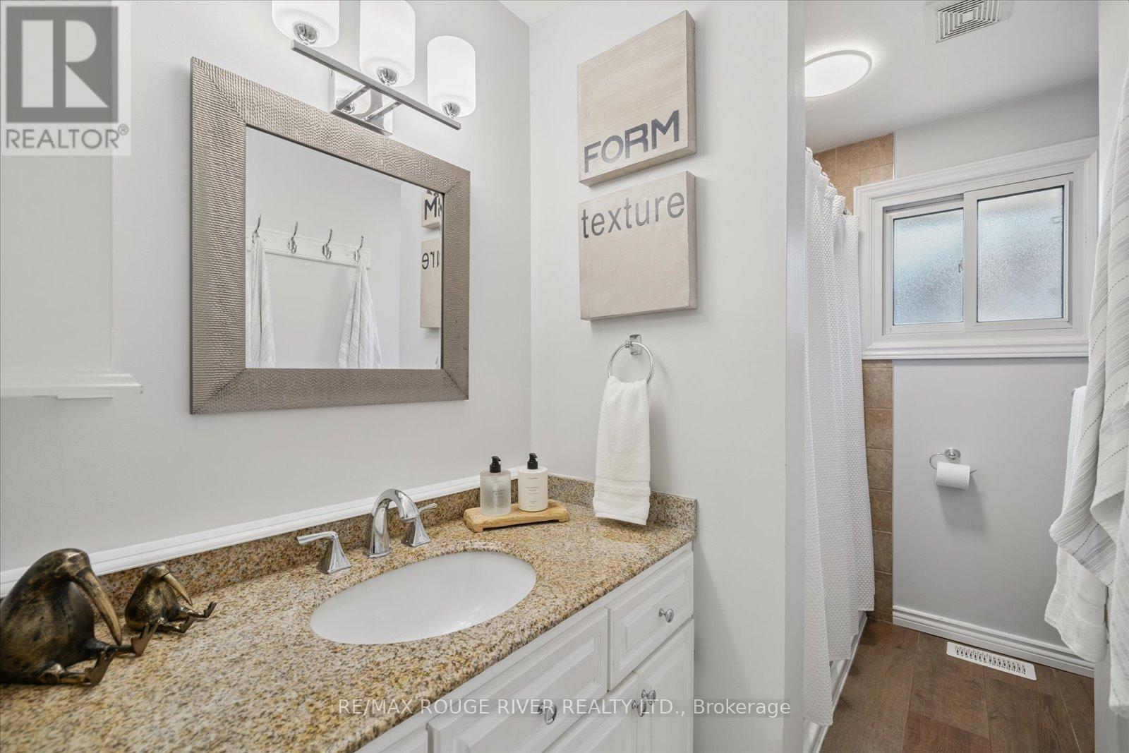 Photo 24 of 630 Athol Street E, Oshawa ON
